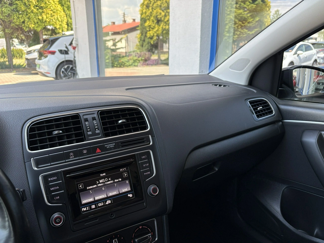 Volkswagen Polo - Zdjęcie 11