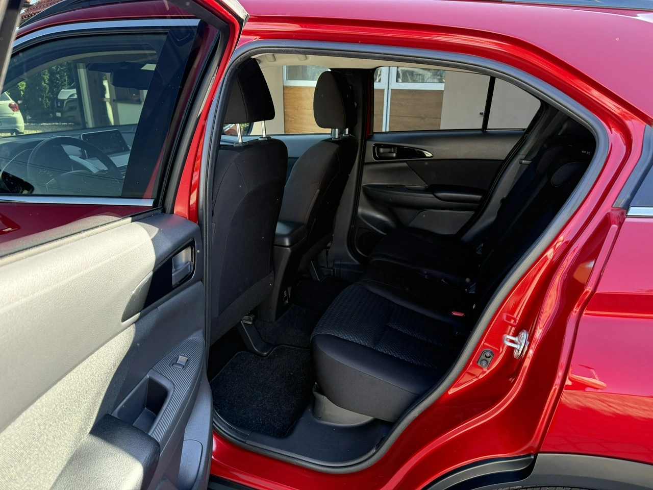 Mitsubishi Eclipse Cross - Zdjęcie 25