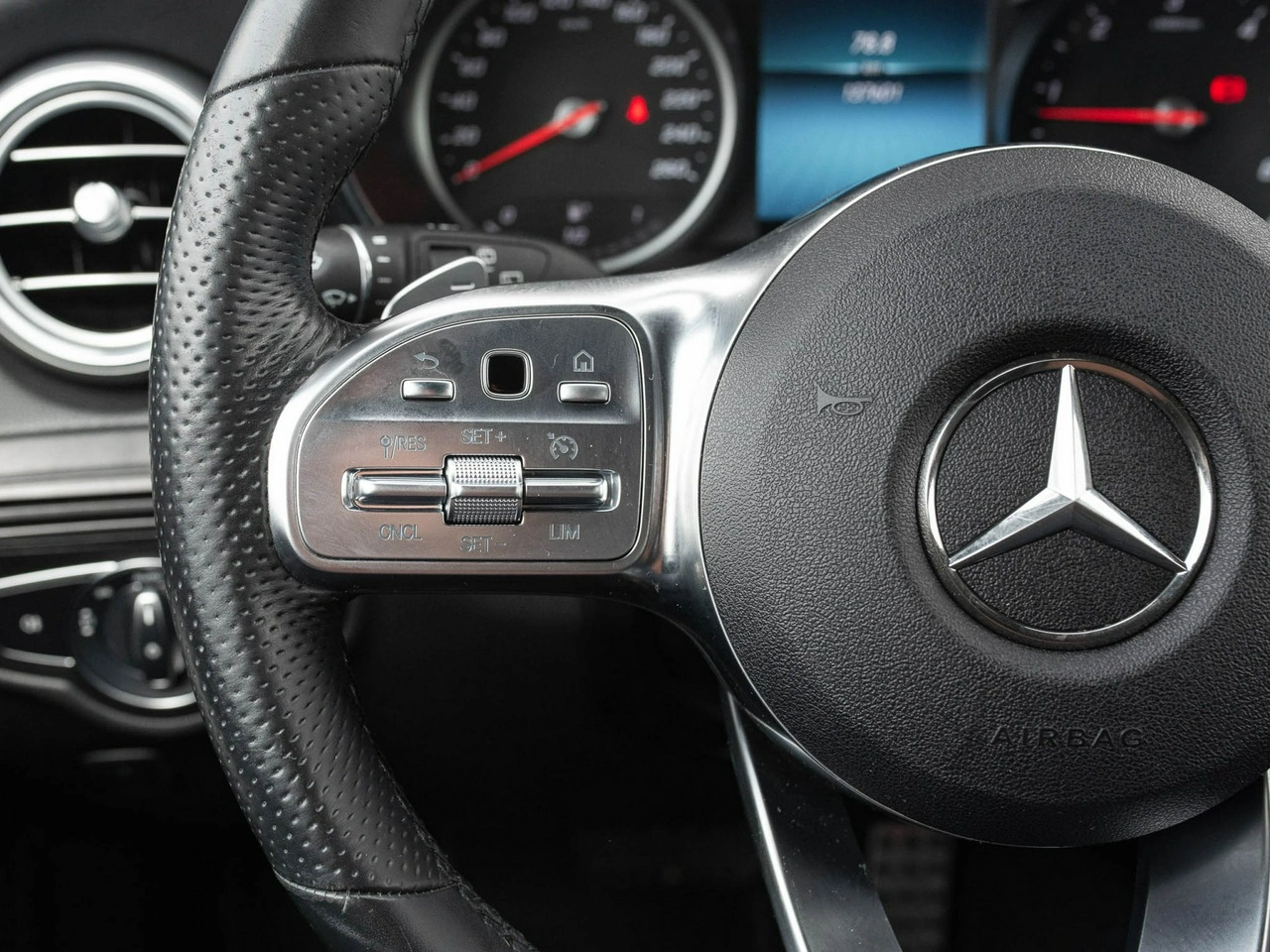Mercedes GLC 200 - Zdjęcie 12