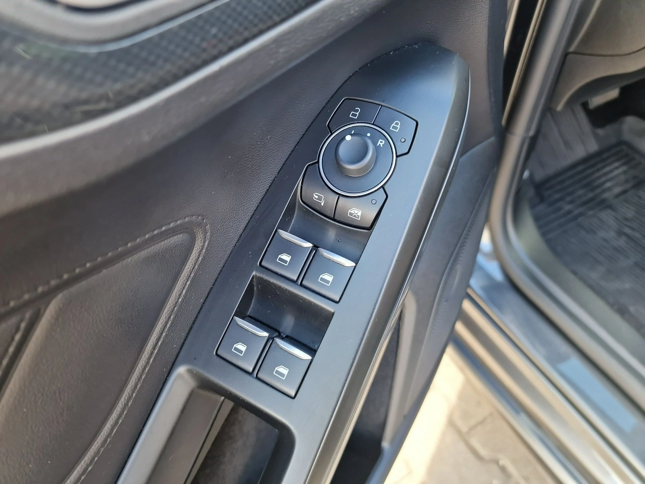 Ford Focus - Zdjęcie 30