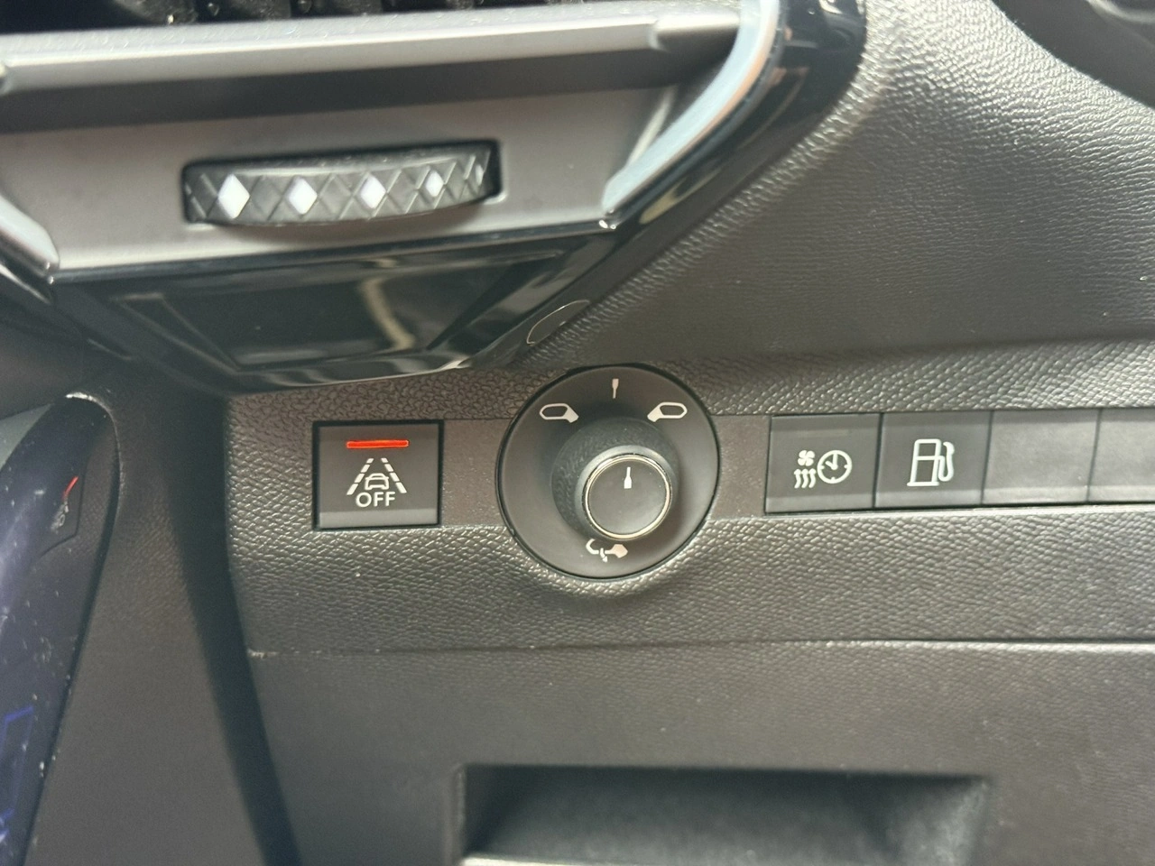 DS Automobiles DS 7 Crossback - Zdjęcie 22