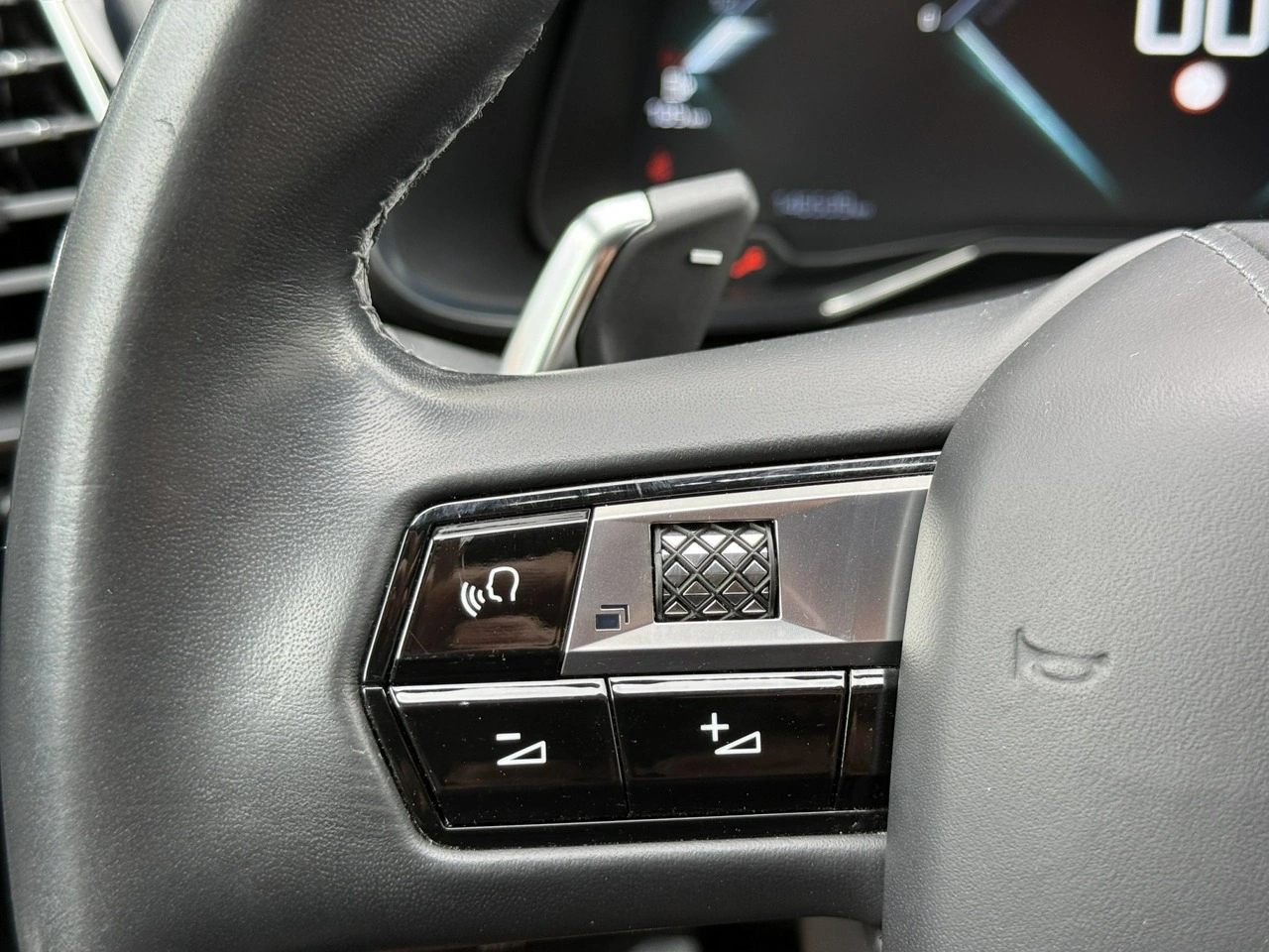 DS Automobiles DS 7 Crossback - Zdjęcie 23