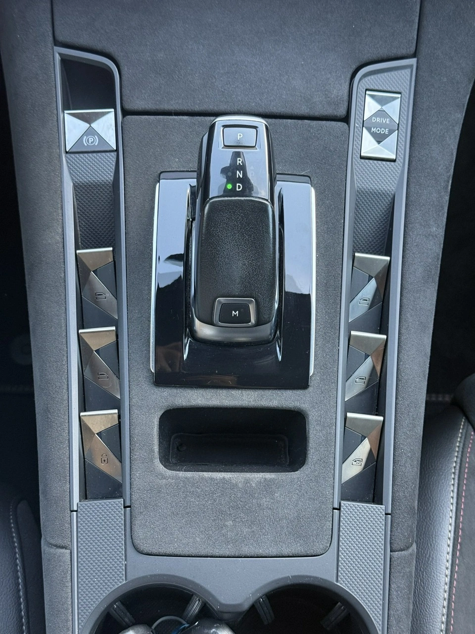 DS Automobiles DS 7 Crossback - Zdjęcie 23