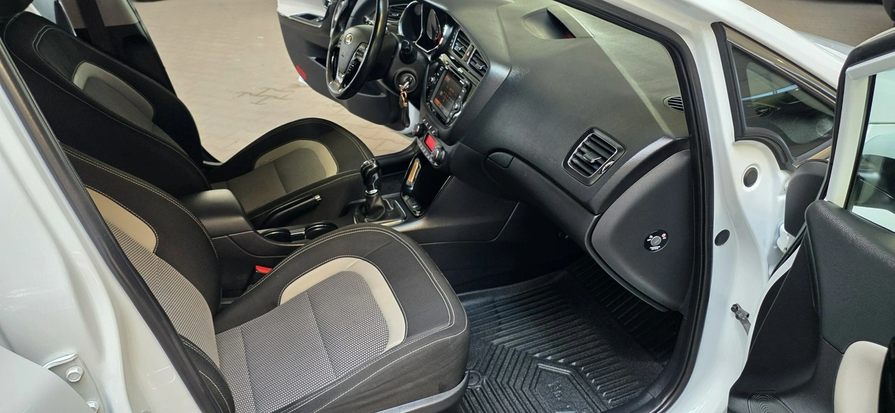 Kia Ceed - Zdjęcie 15