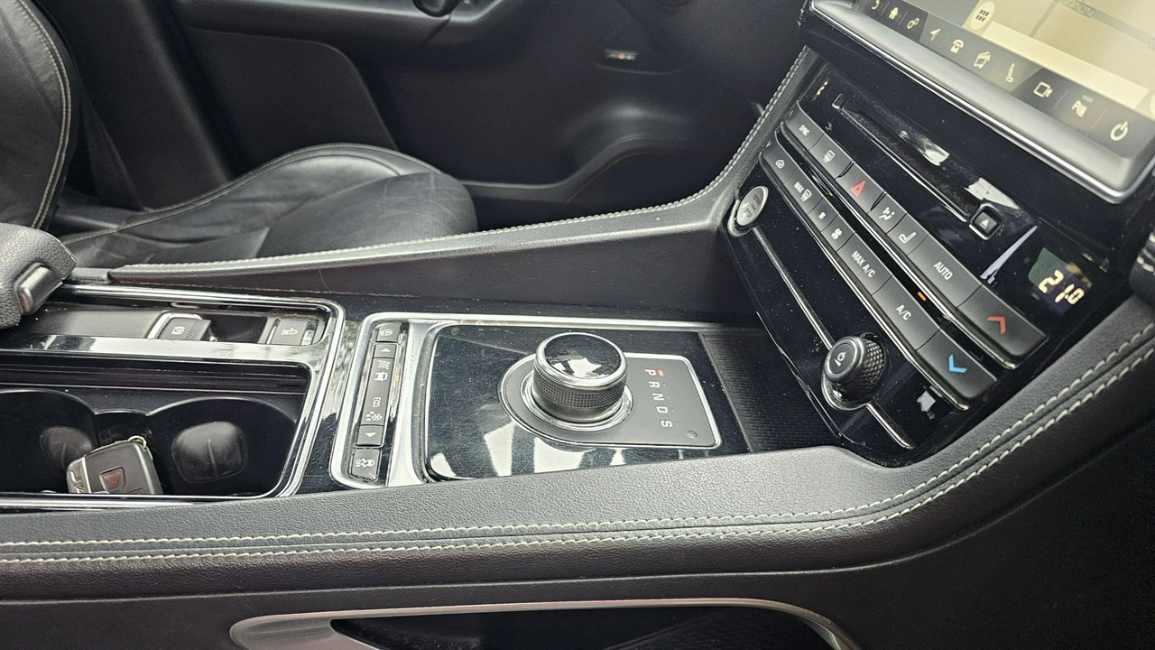 Jaguar F-Pace - Zdjęcie 20