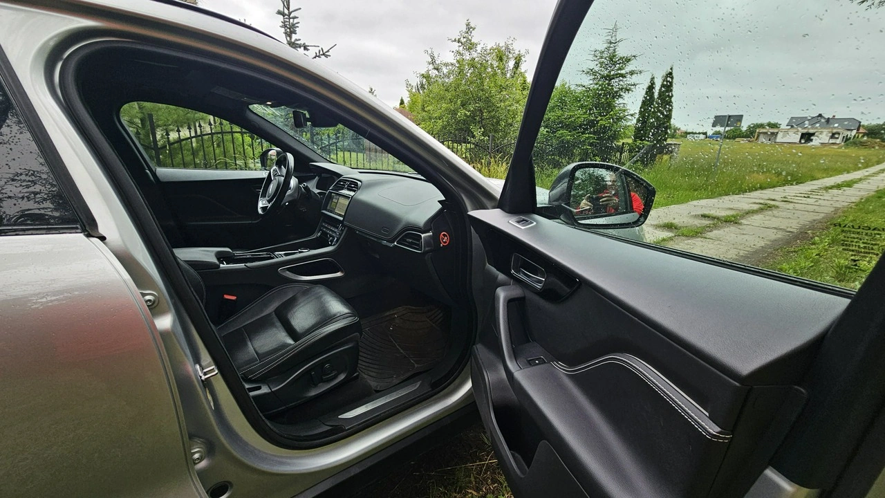 Jaguar F-Pace - Zdjęcie 21