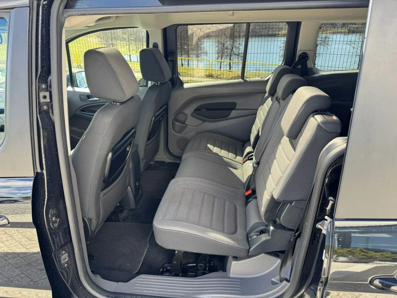 Ford Grand Tourneo Connect - Zdjęcie 13