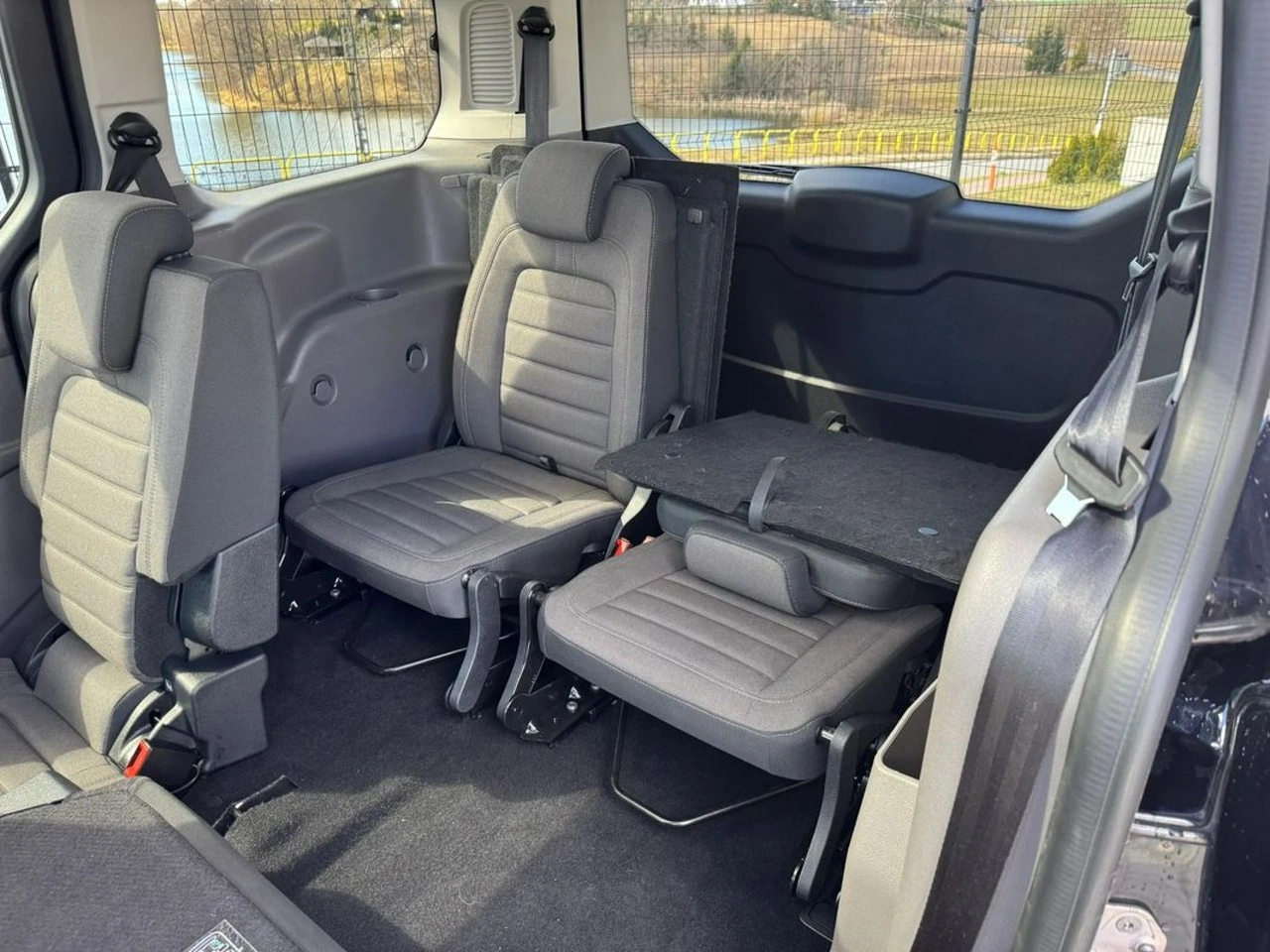 Ford Grand Tourneo Connect - Zdjęcie 14