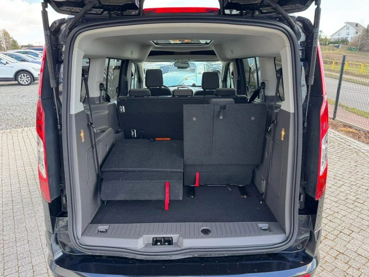 Ford Grand Tourneo Connect - Zdjęcie 15