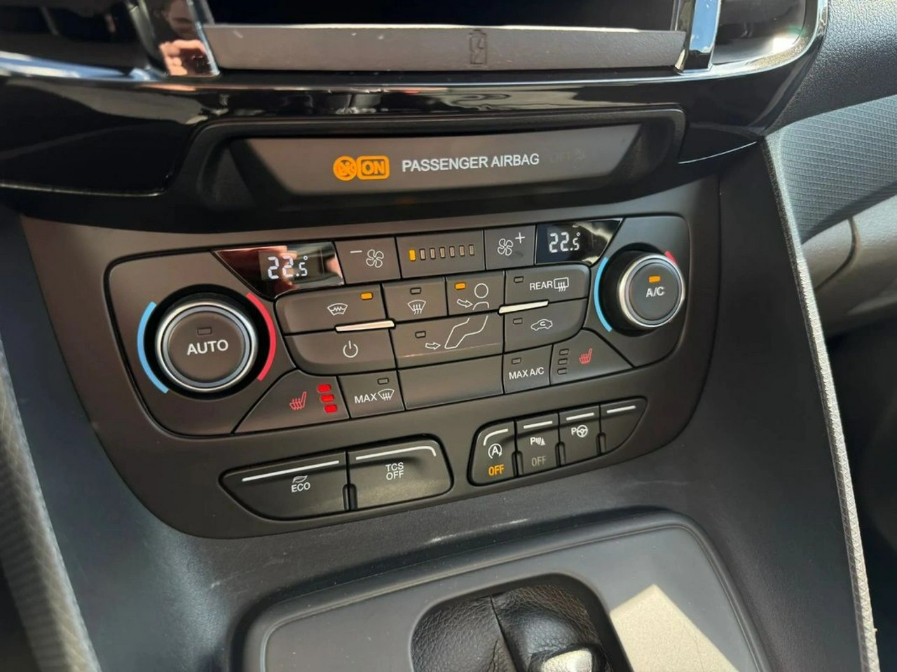 Ford Grand Tourneo Connect - Zdjęcie 28