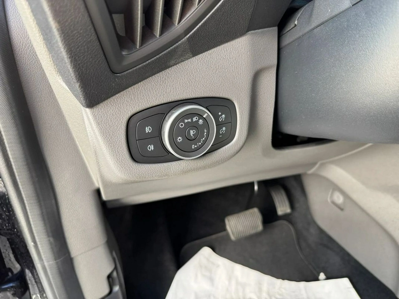 Ford Grand Tourneo Connect - Zdjęcie 33