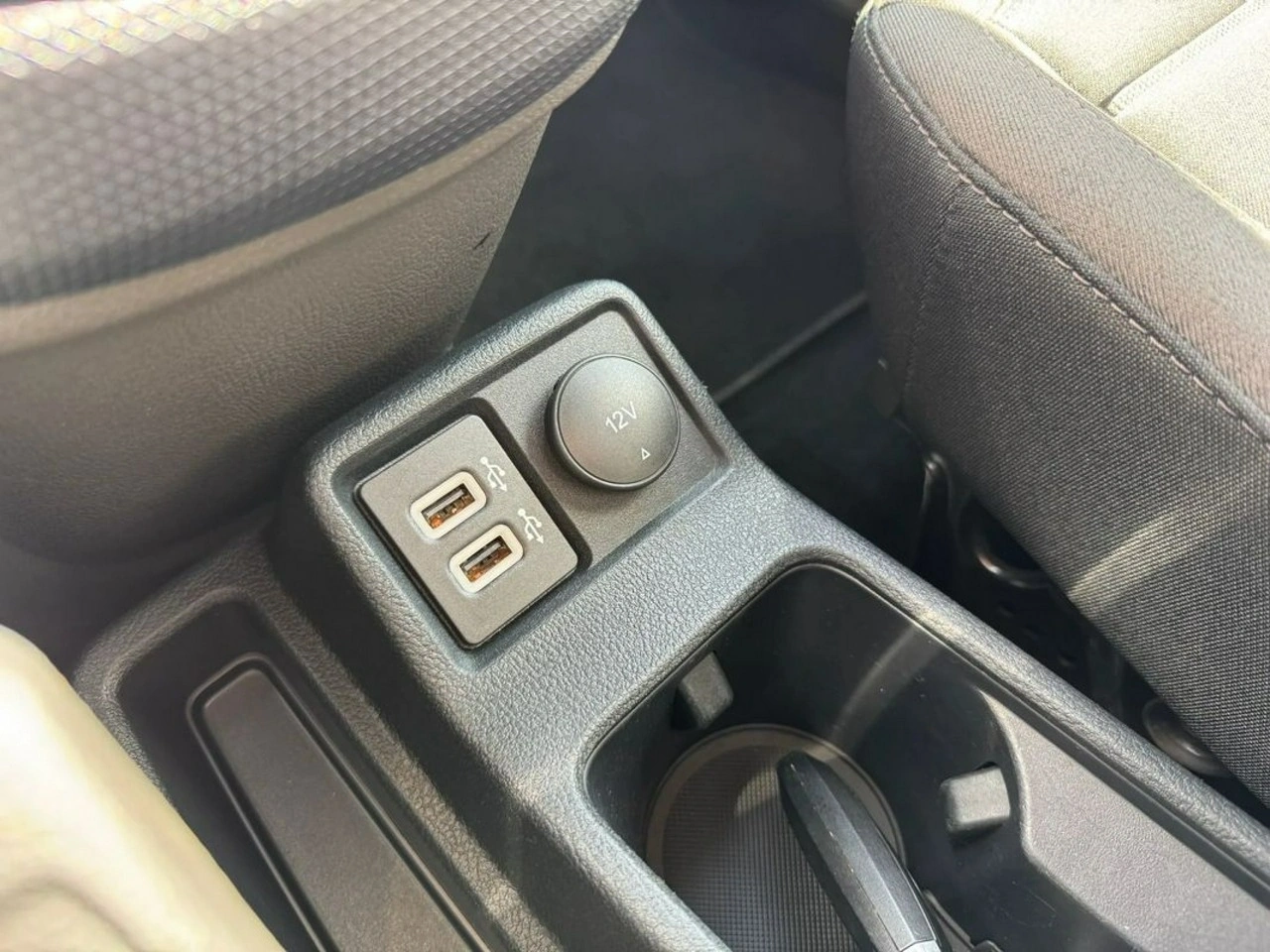 Ford Grand Tourneo Connect - Zdjęcie 35