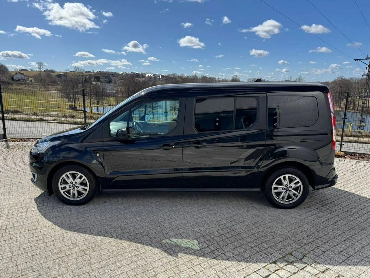 Ford Grand Tourneo Connect - Zdjęcie 4