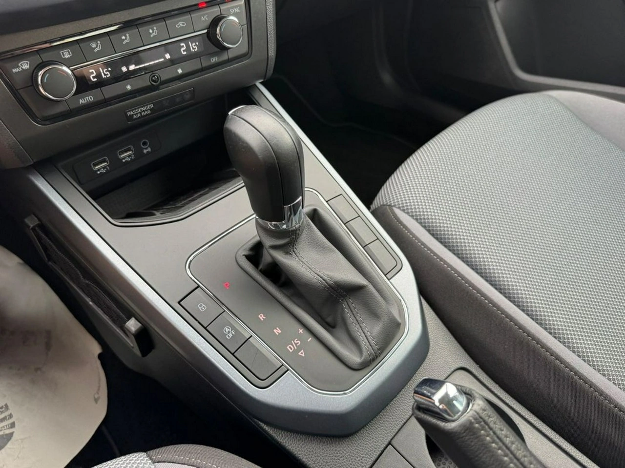Seat Arona - Zdjęcie 31