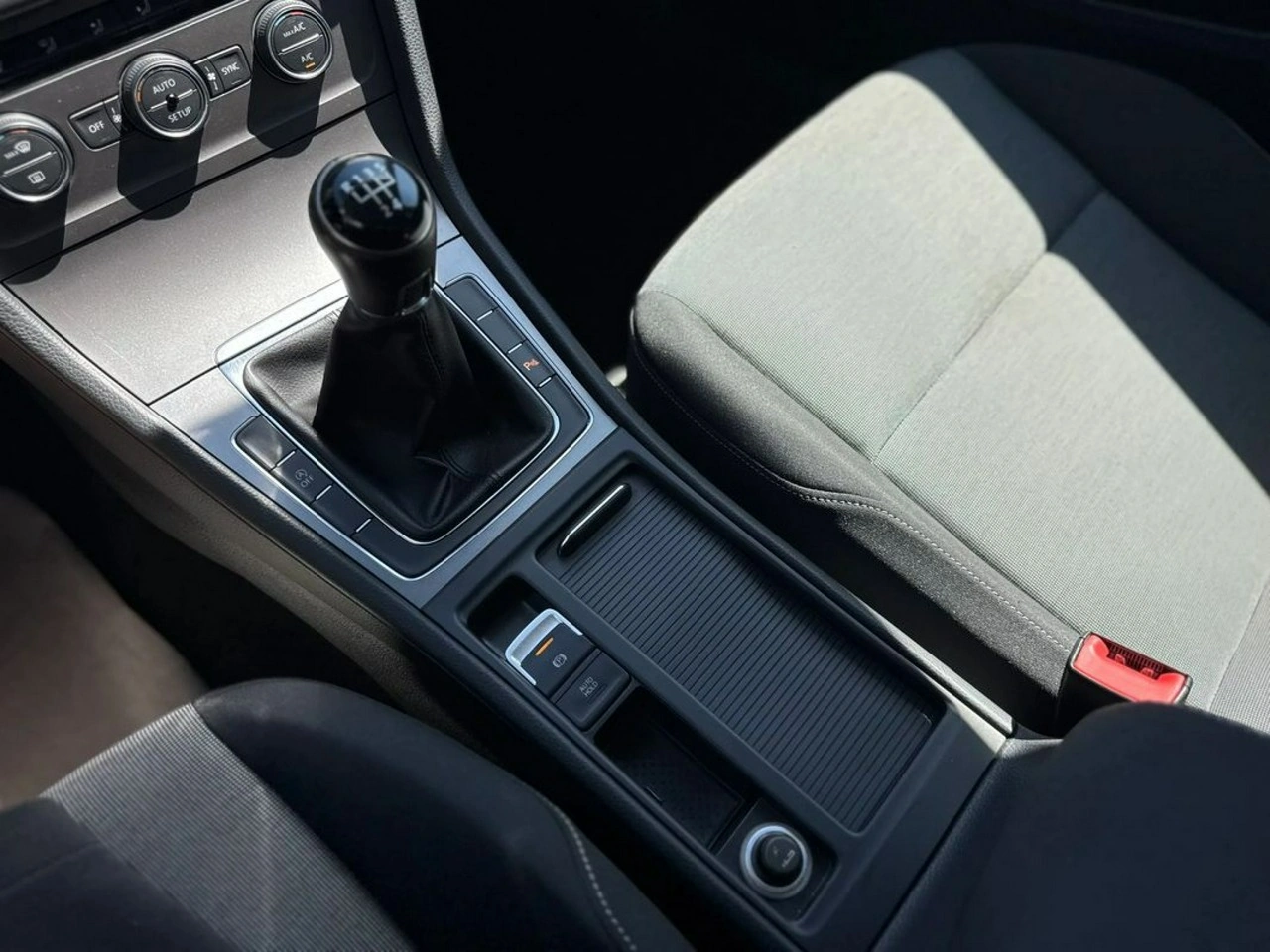 Volkswagen Golf - Zdjęcie 28