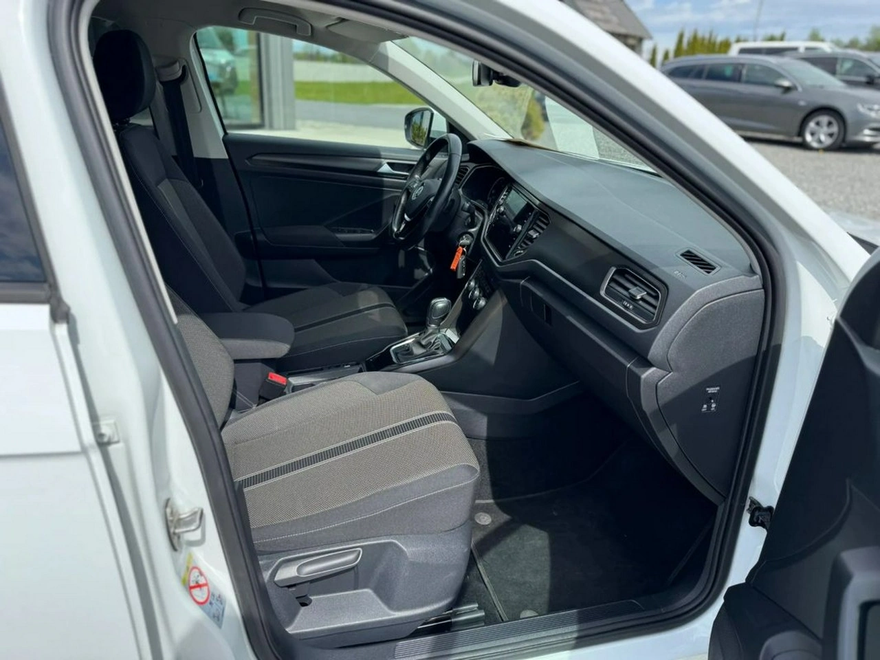 Volkswagen T-Roc - Zdjęcie 12