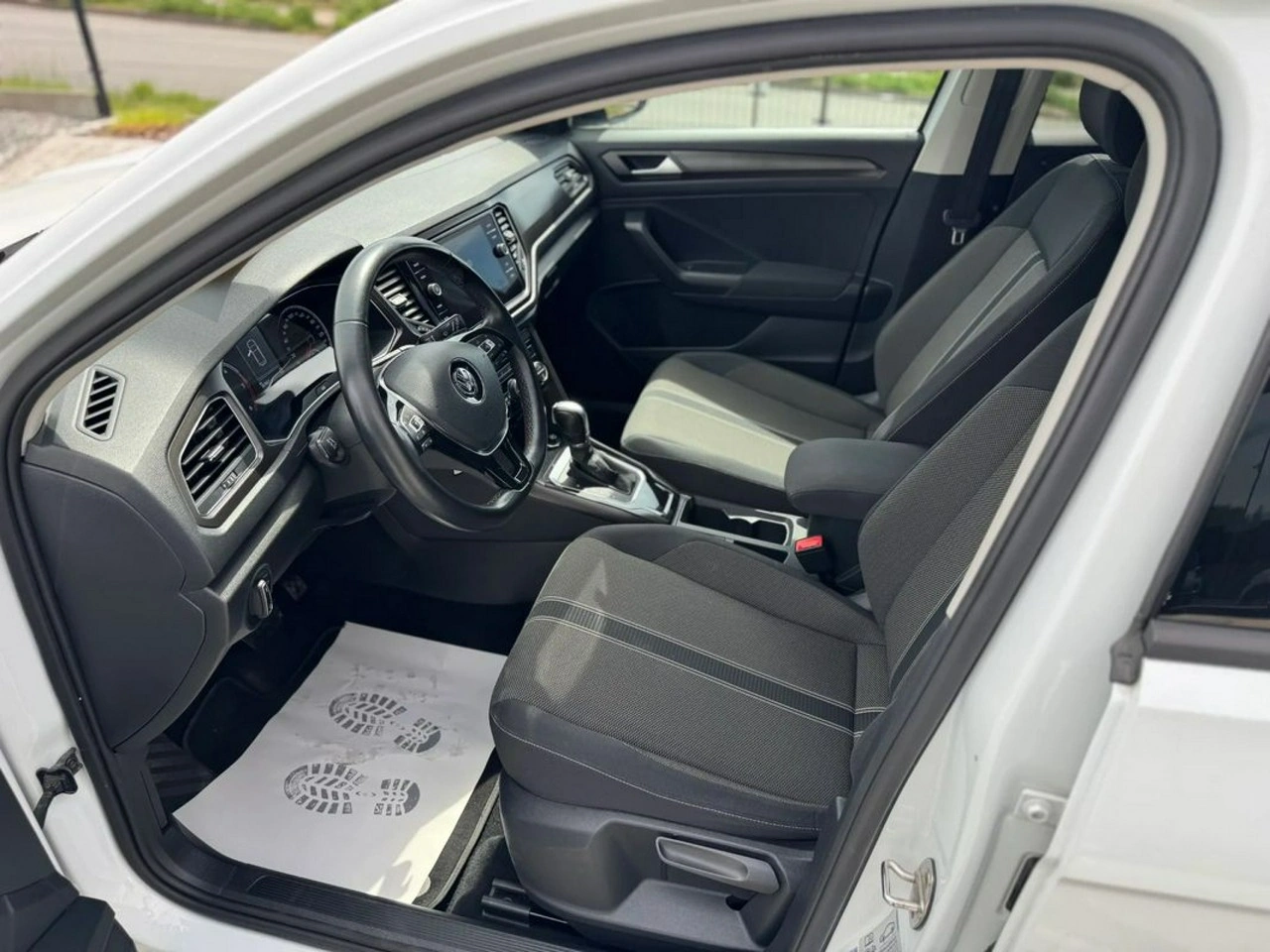 Volkswagen T-Roc - Zdjęcie 9