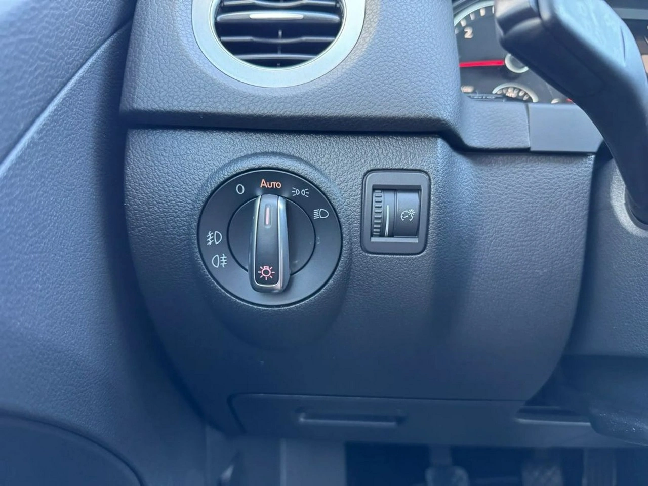 Volkswagen Tiguan - Zdjęcie 31