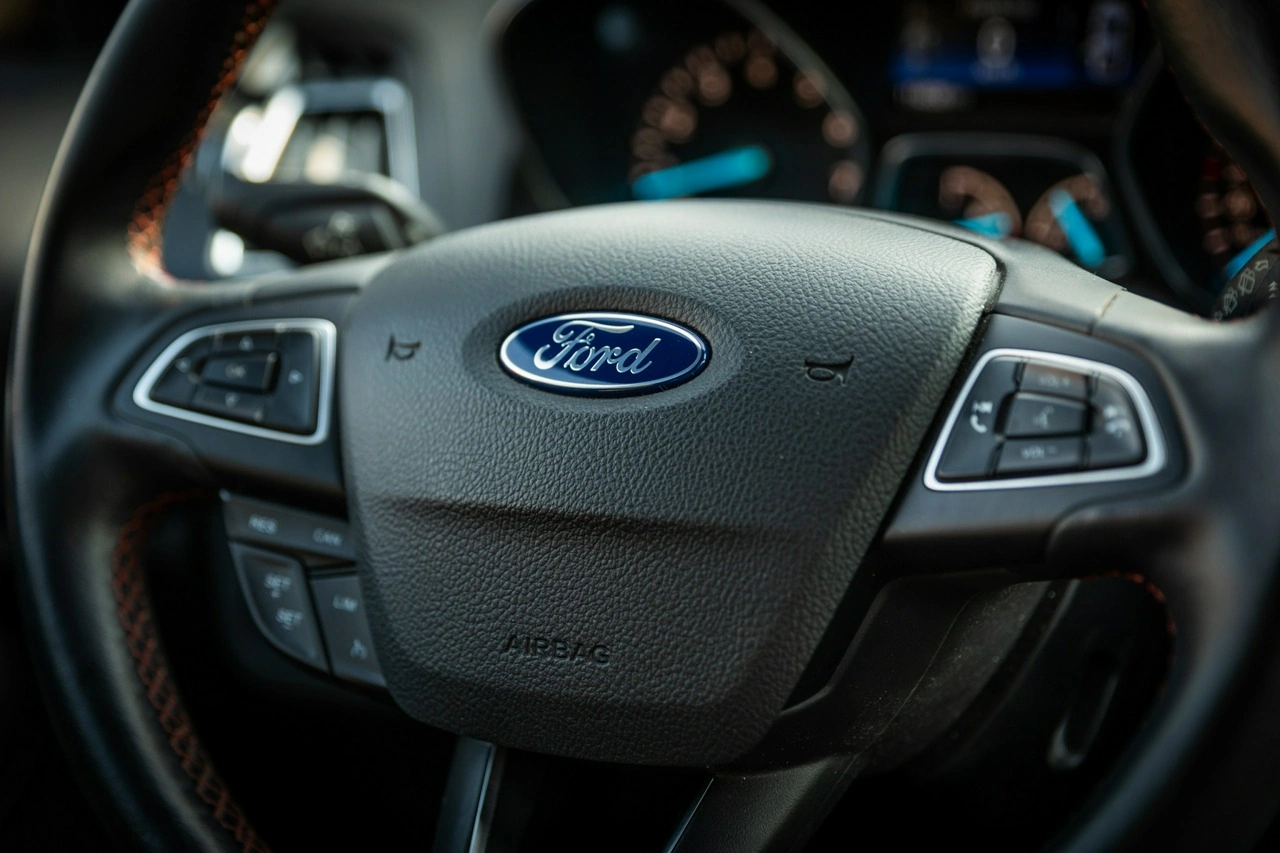Ford Kuga - Zdjęcie 17