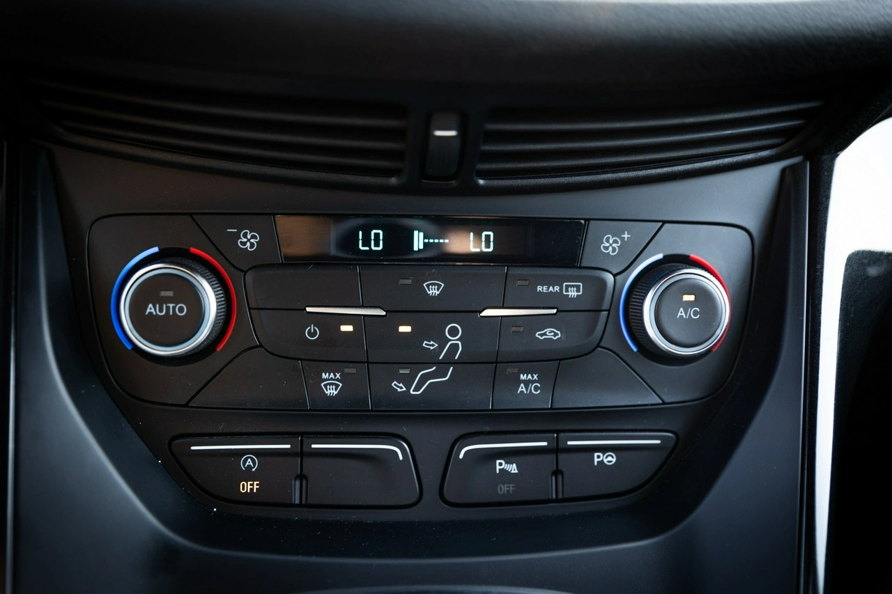 Ford Kuga - Zdjęcie 21