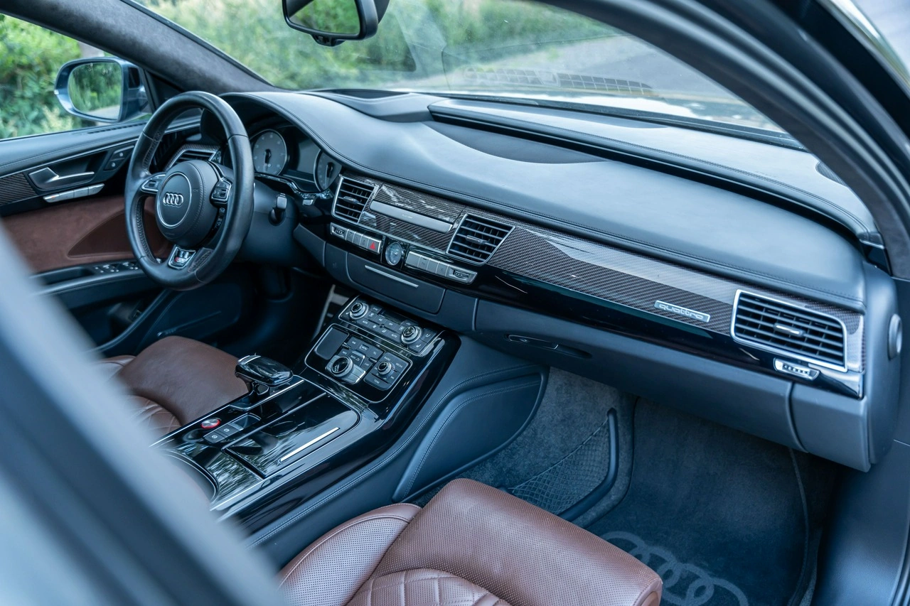 Audi S8 - Zdjęcie 17