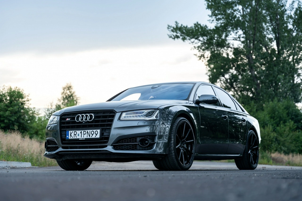 Audi S8 - Główne zdjęcie