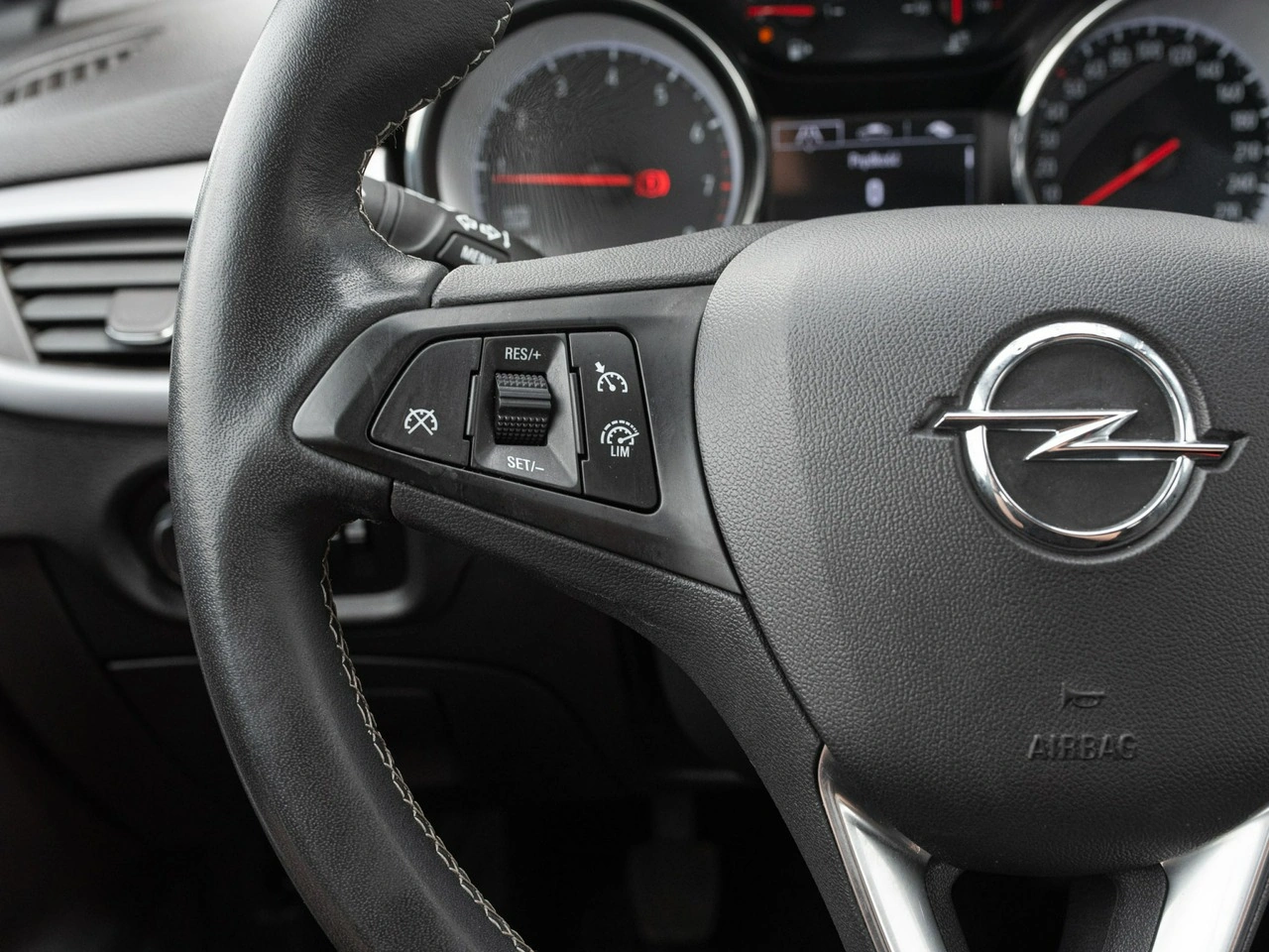 Opel Astra - Zdjęcie 12