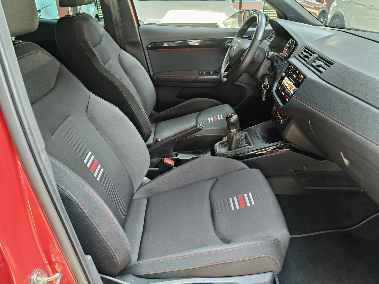 Seat Arona - Zdjęcie 11