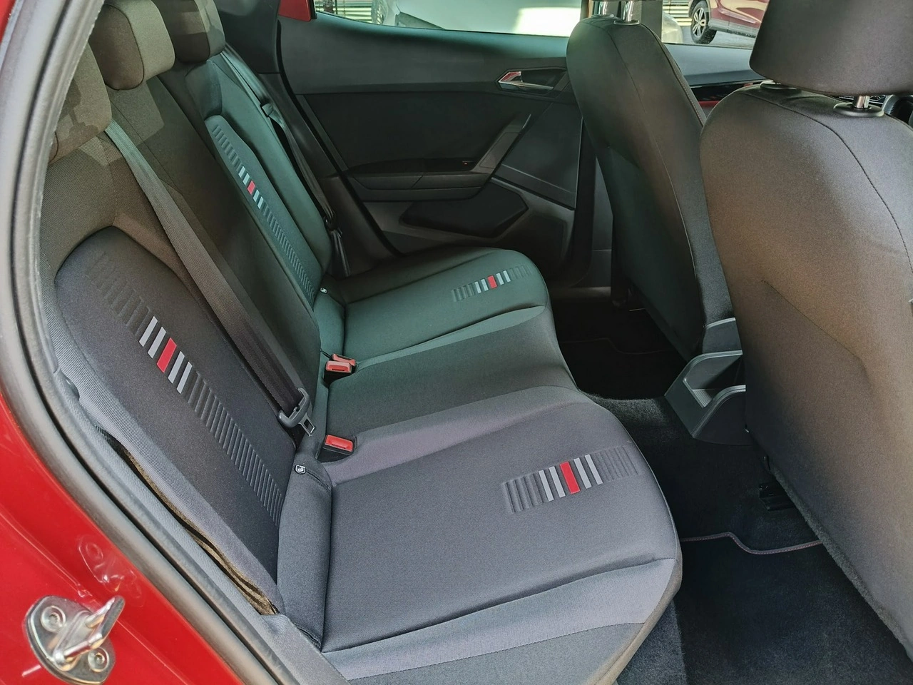 Seat Arona - Zdjęcie 12