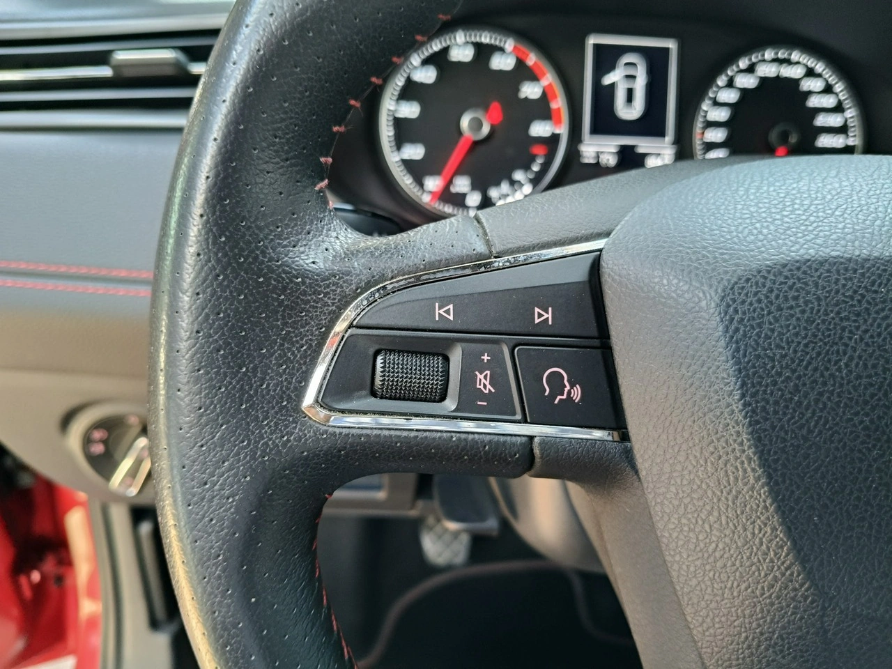 Seat Arona - Zdjęcie 17
