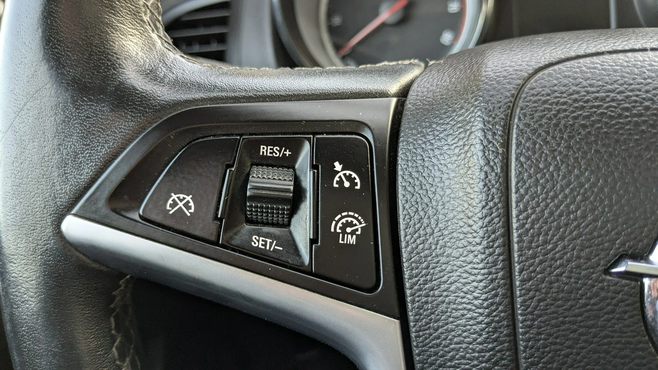 Opel Astra - Zdjęcie 29
