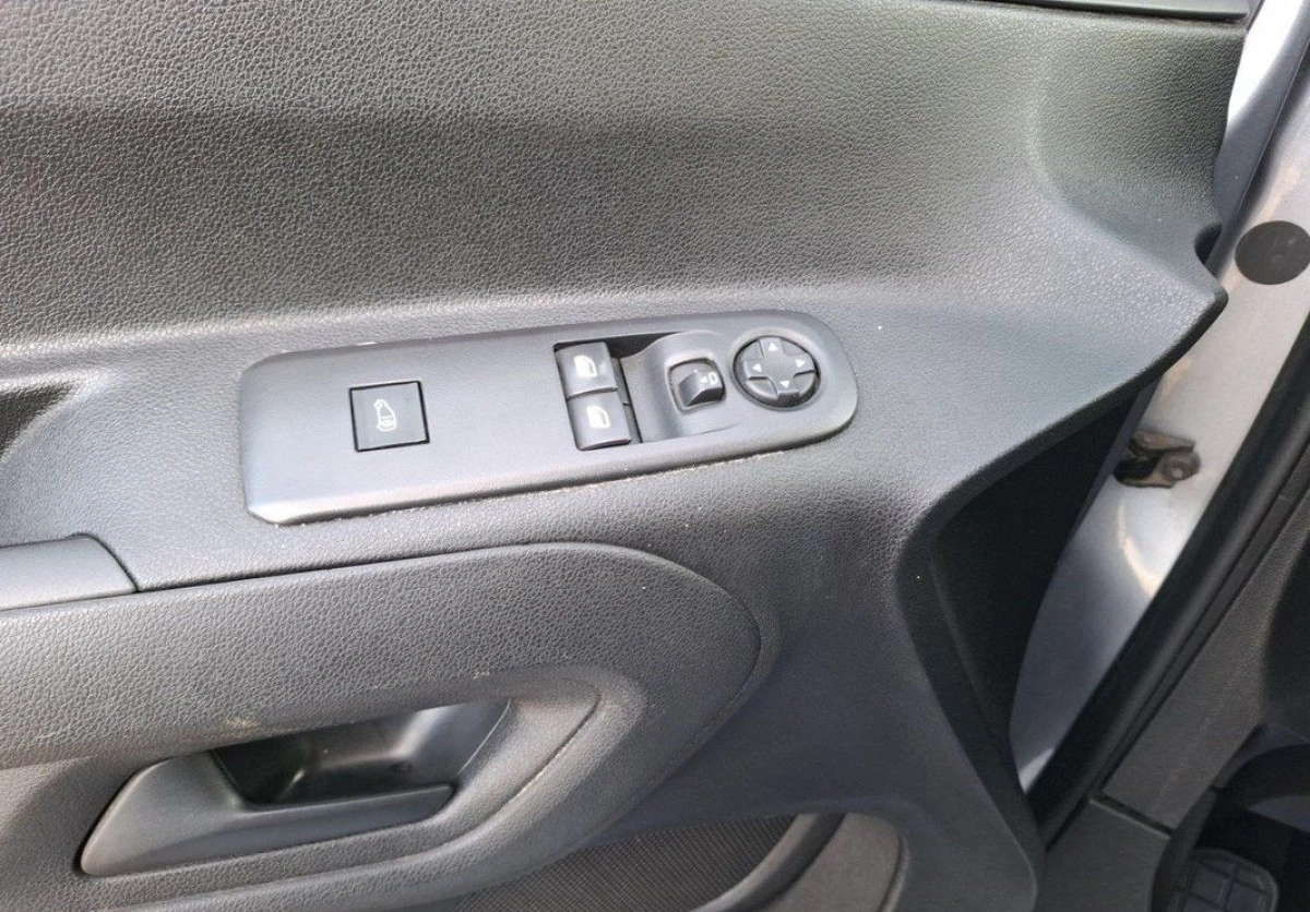 Opel Combo - Zdjęcie 22