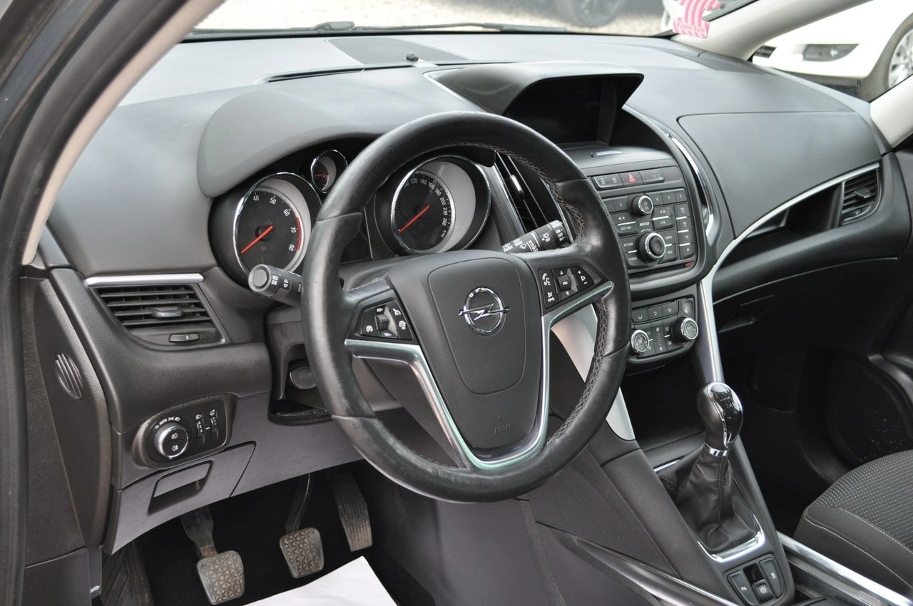 Opel Zafira - Zdjęcie 16