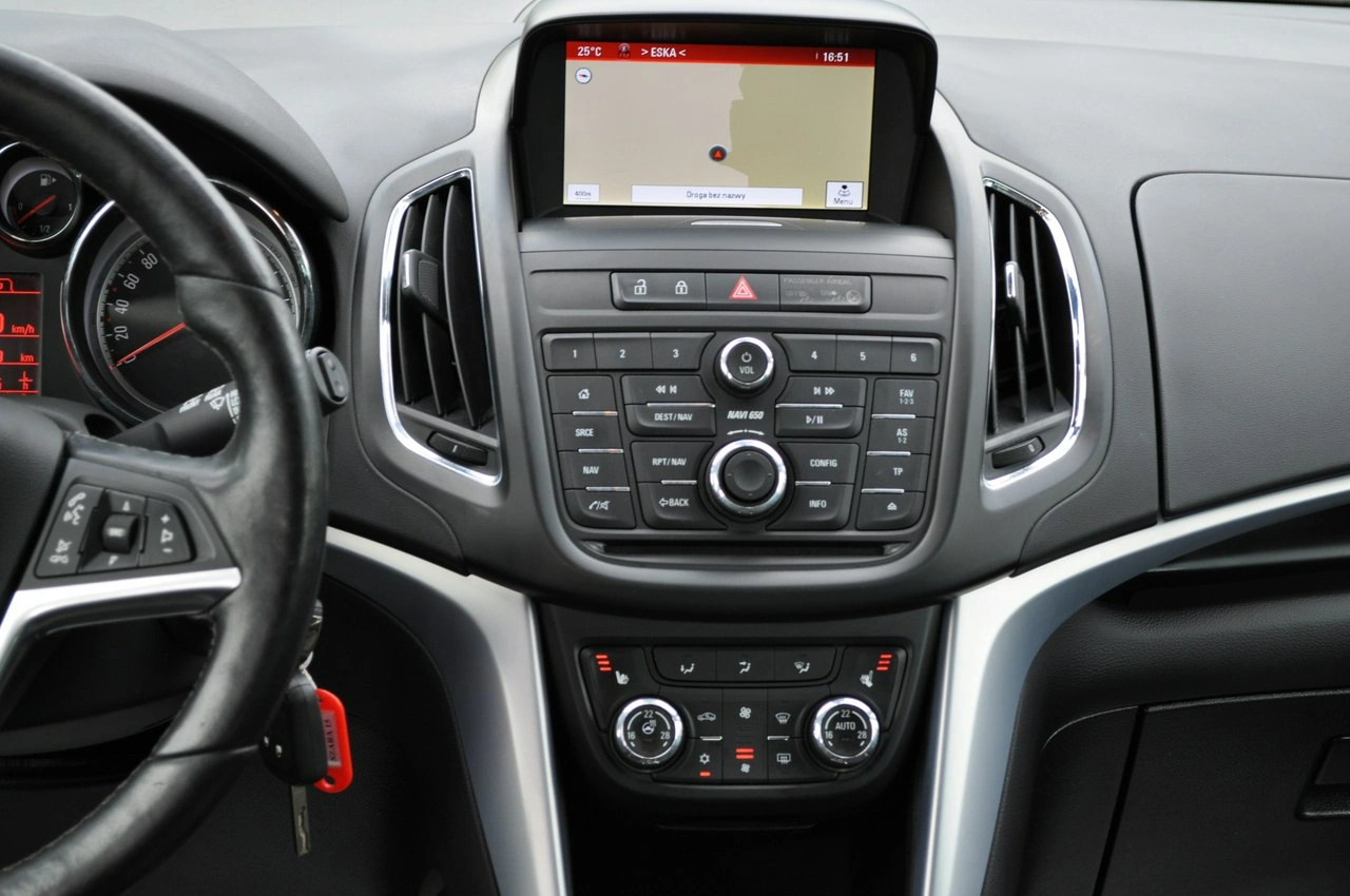 Opel Zafira - Zdjęcie 22