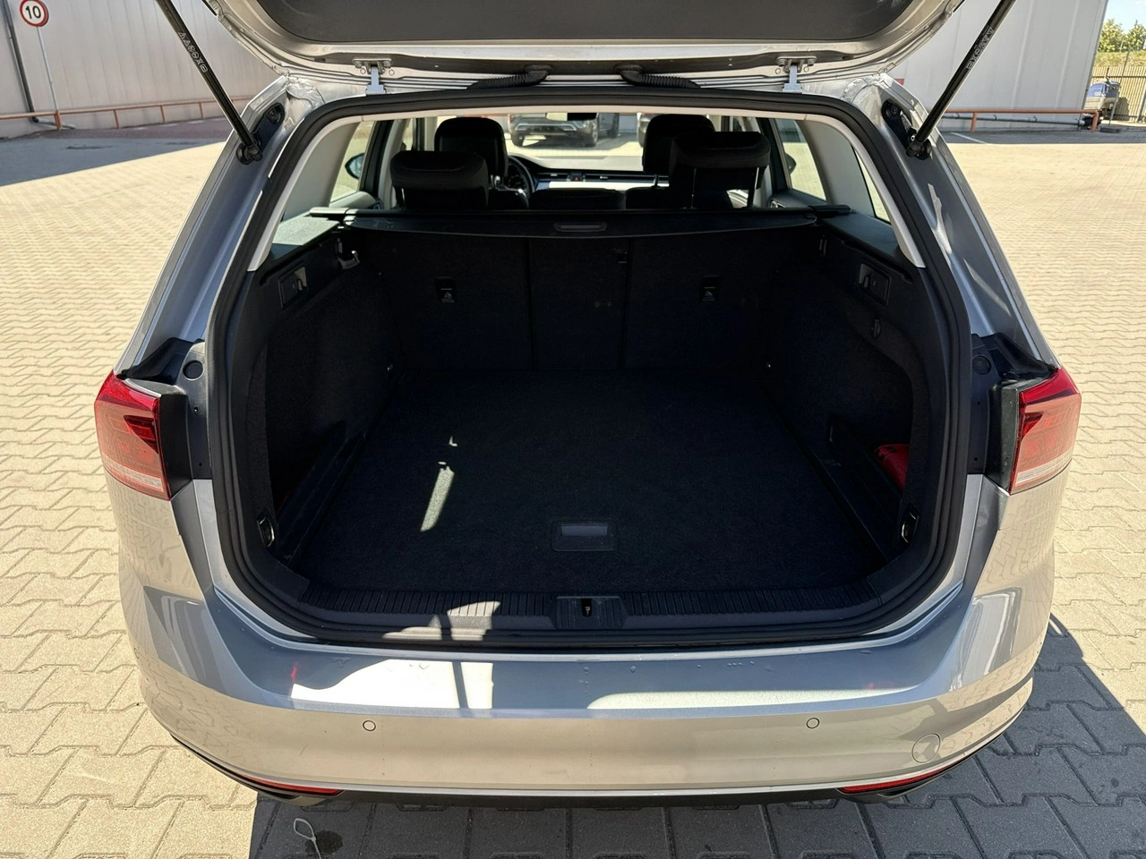Volkswagen Passat - Zdjęcie 15
