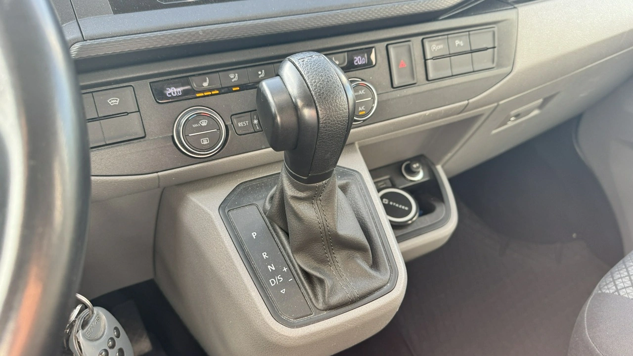 Volkswagen Caravelle - Zdjęcie 11