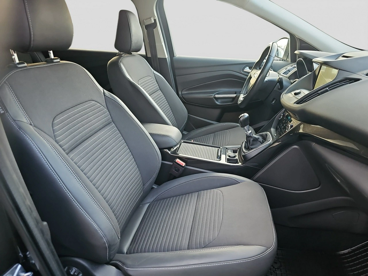 Ford Kuga - Zdjęcie 16