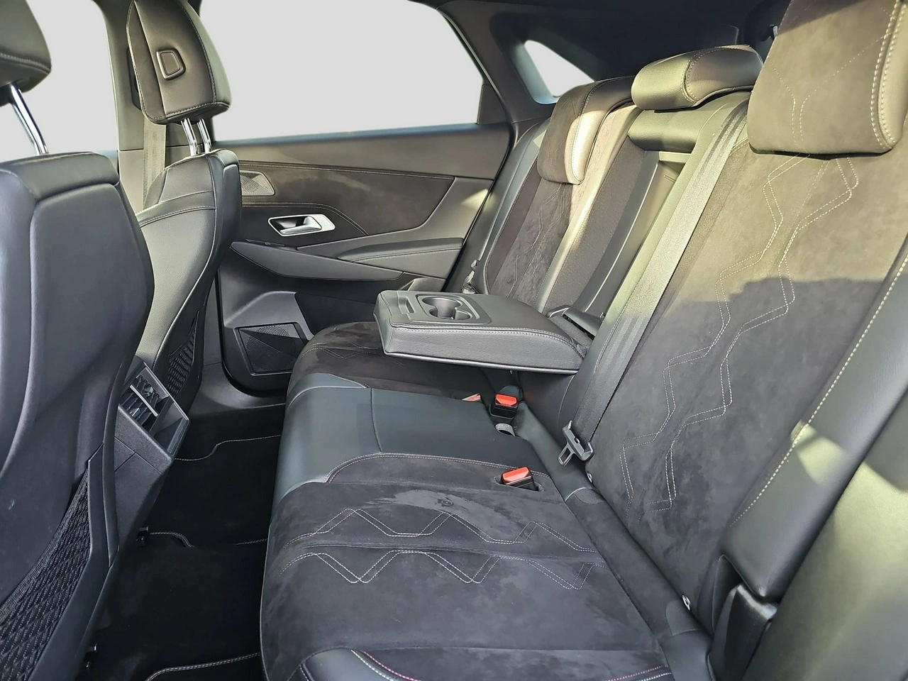 DS Automobiles DS 7 Crossback - Zdjęcie 18