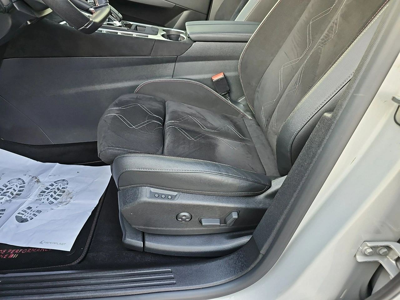 DS Automobiles DS 7 Crossback - Zdjęcie 19