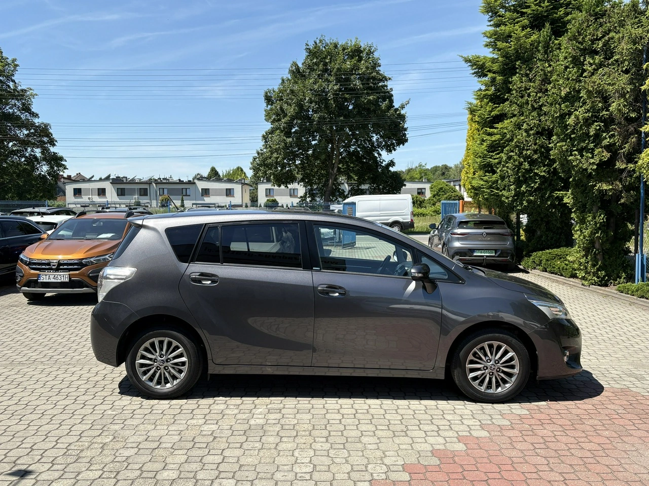 Toyota Verso - Zdjęcie 2