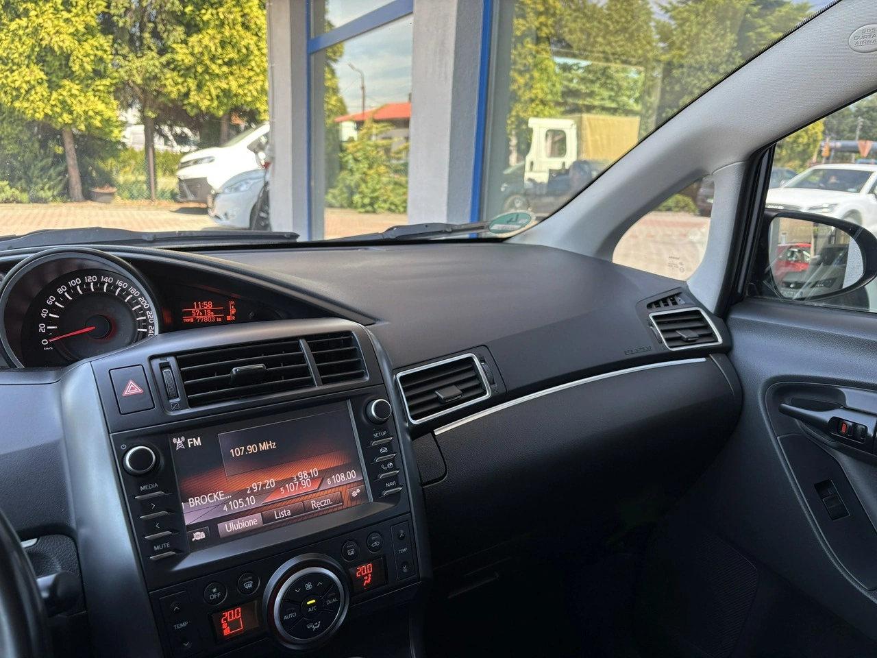 Toyota Verso - Zdjęcie 8