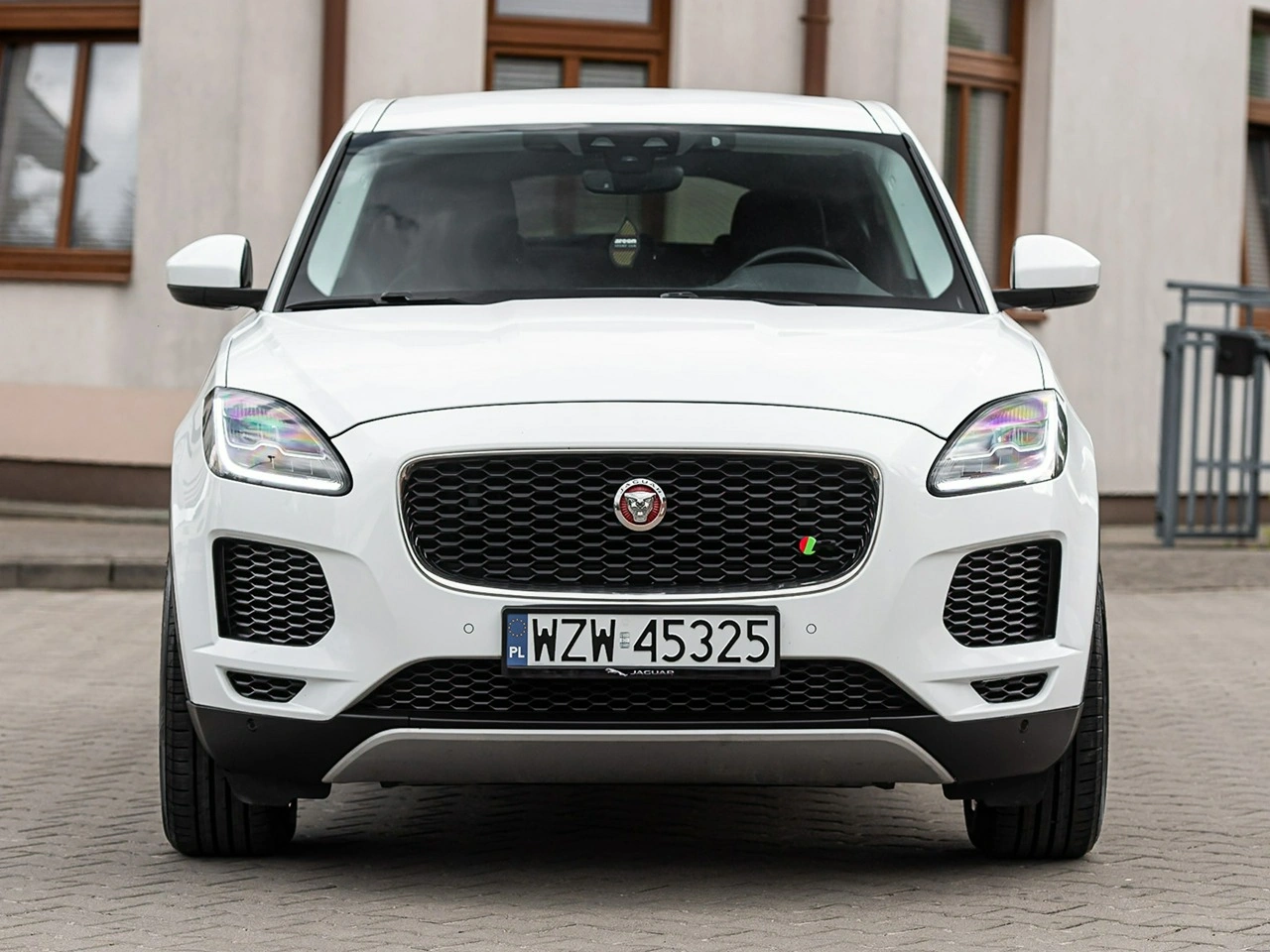 Jaguar E-Pace - Zdjęcie 9
