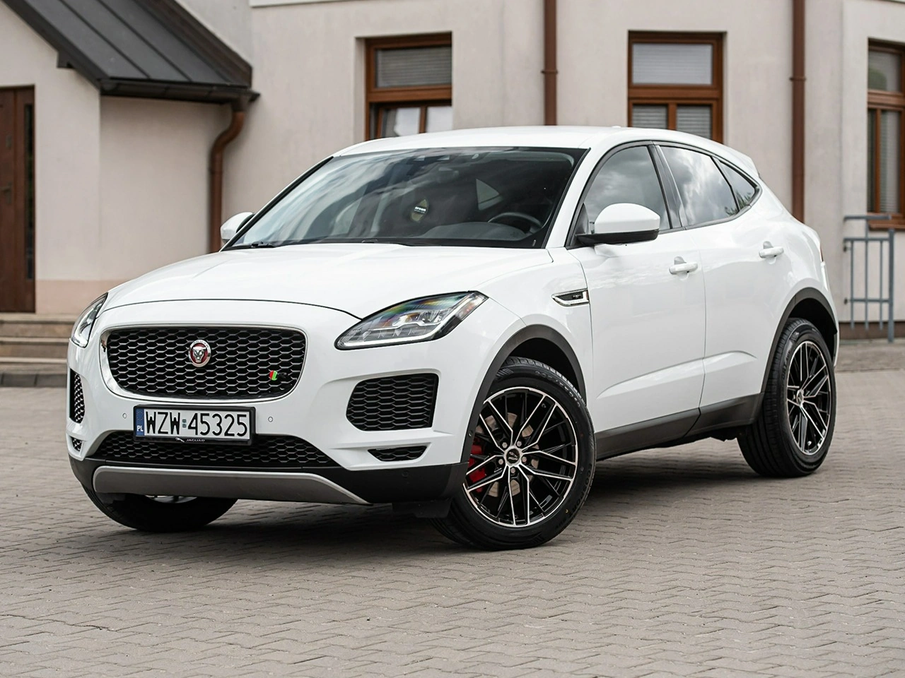 Jaguar E-Pace - Zdjęcie 10