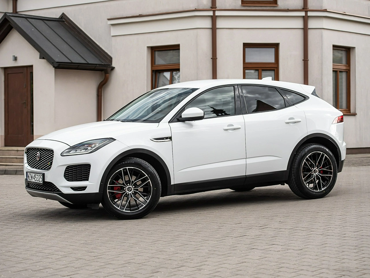 Jaguar E-Pace - Zdjęcie 11