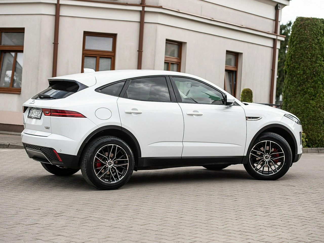 Jaguar E-Pace - Zdjęcie 16
