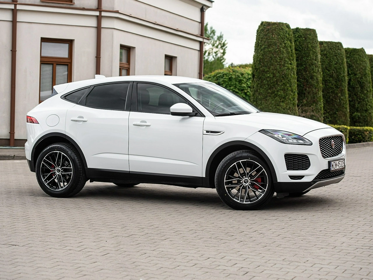 Jaguar E-Pace - Zdjęcie 17