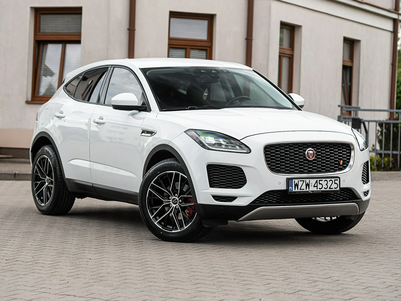 Jaguar E-Pace - Zdjęcie 18