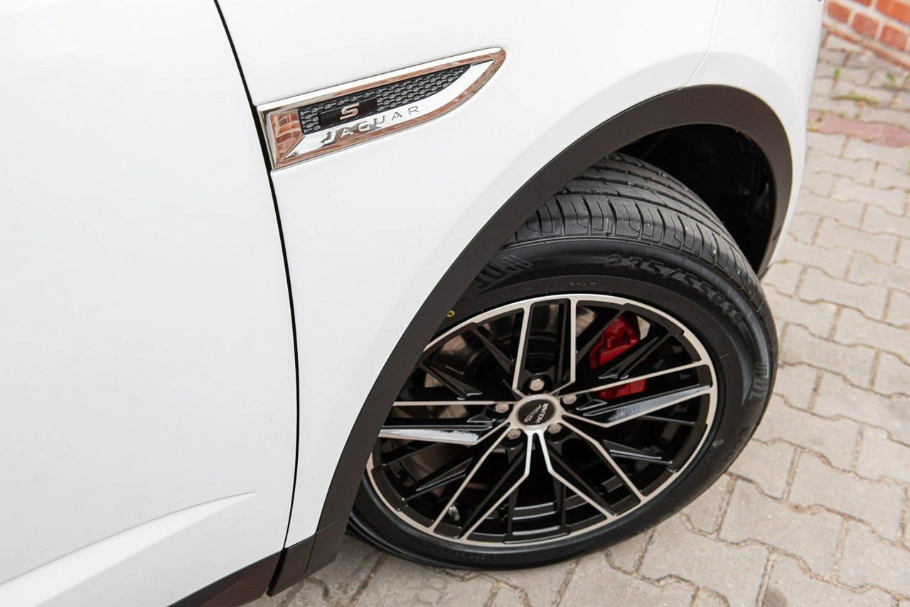 Jaguar E-Pace - Zdjęcie 29
