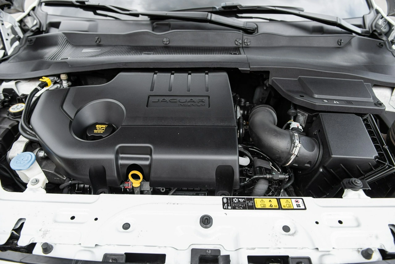 Jaguar E-Pace - Zdjęcie 33