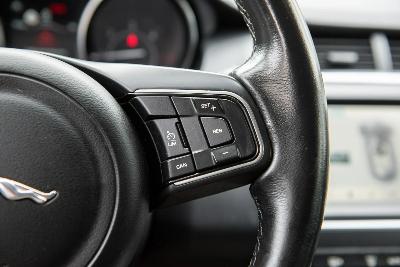 Jaguar E-Pace - Zdjęcie 34